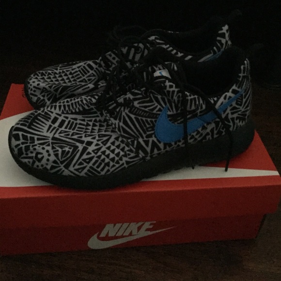 Nike roshe shoes