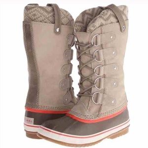 SOREL Joan of Arctic Knit Boots (Color: Fossil)