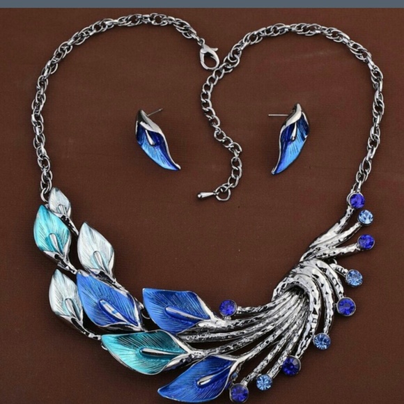 Gorgeous tribal Necklace and Earrings Set.