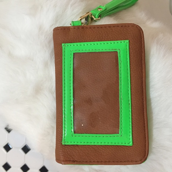 Steve Madden Wristlet/Wallet - Picture 4 of 4