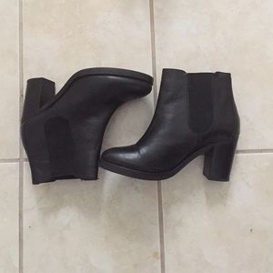 Cute heeled Chelsea boots