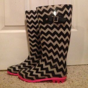 Chevron rainboots