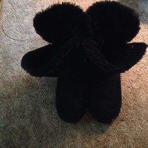 Used BearPaw Boots, color pure Black!