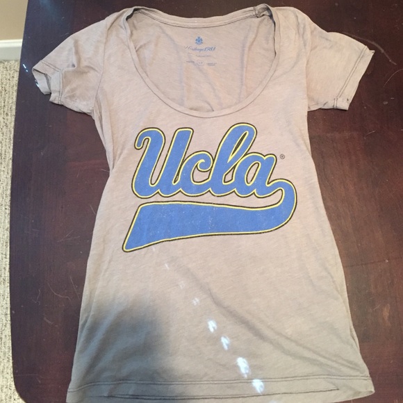 Really cute UCLA t-shirt💙💛🐻