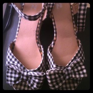 Bow tie checker sandals