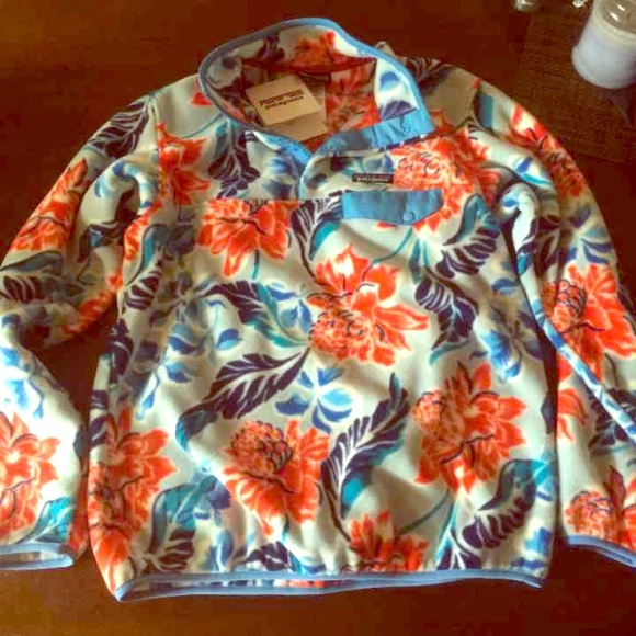 Hawaiian floral patagonia snap tee NWT