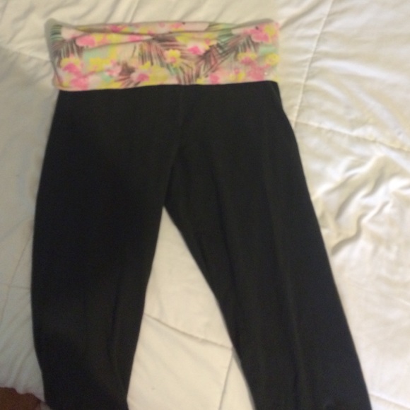 VS crop leggings great condition