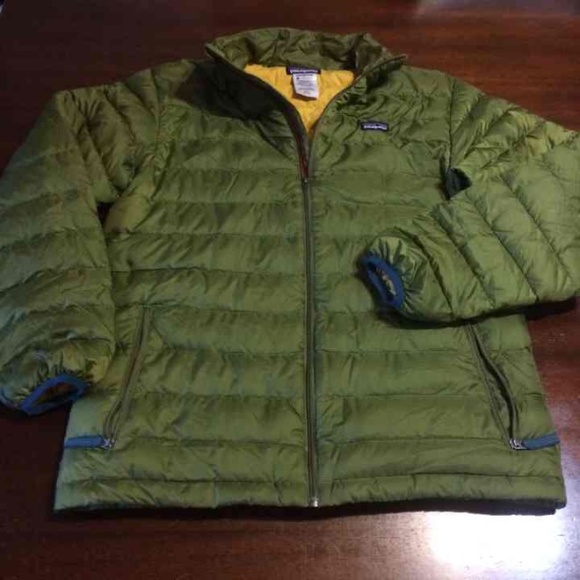 Dark green Patagonia puffer jacket