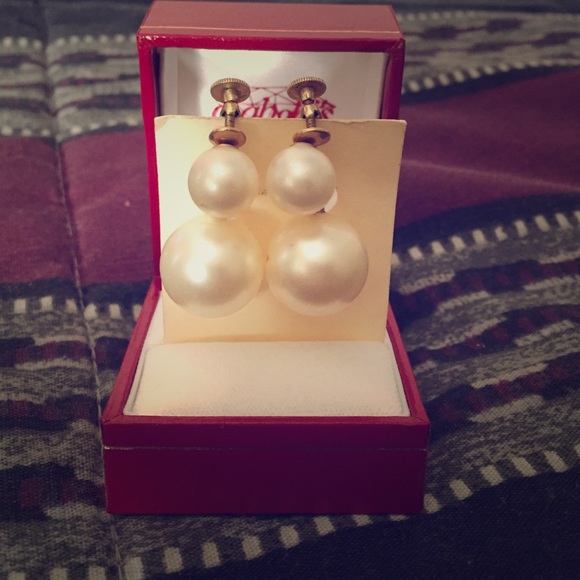 Vintage Imitation Pearl Earrings - Picture 1 of 3
