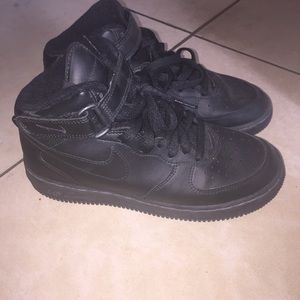 Black Air force 1's