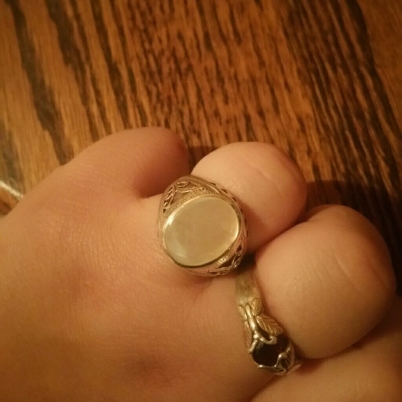 Ring - Picture 3 of 3