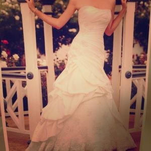 Gorgeous Essense of Australia Wedding Gown