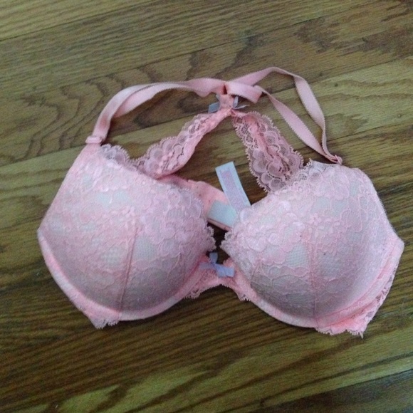 32D vs push-up bra