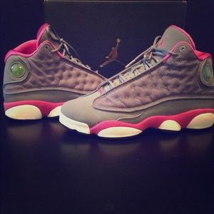 💯👀💟 Pink/Grey Jordan's 💟👀💯