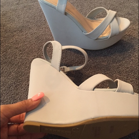 Light grey wedge