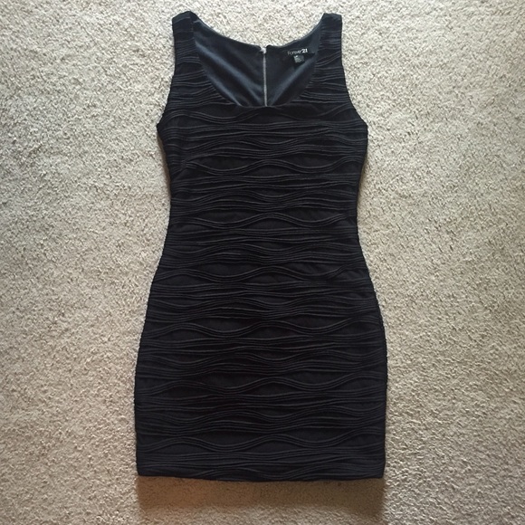 ✨ Black Dress, by Forever 21