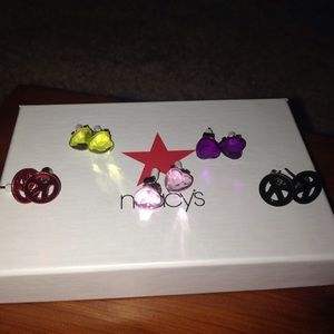5 pairs of earrings
