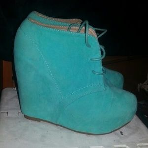 Mint booties