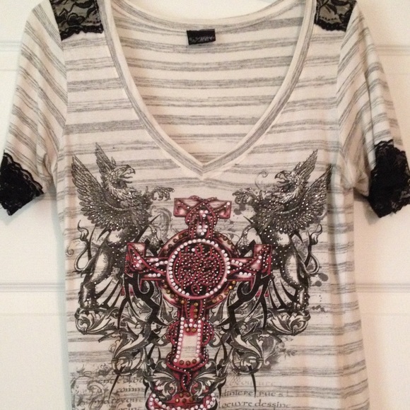 Daytrip Tops - Tshirt from The Buckle