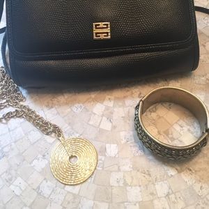 Express gold pendant necklace with gold bangle