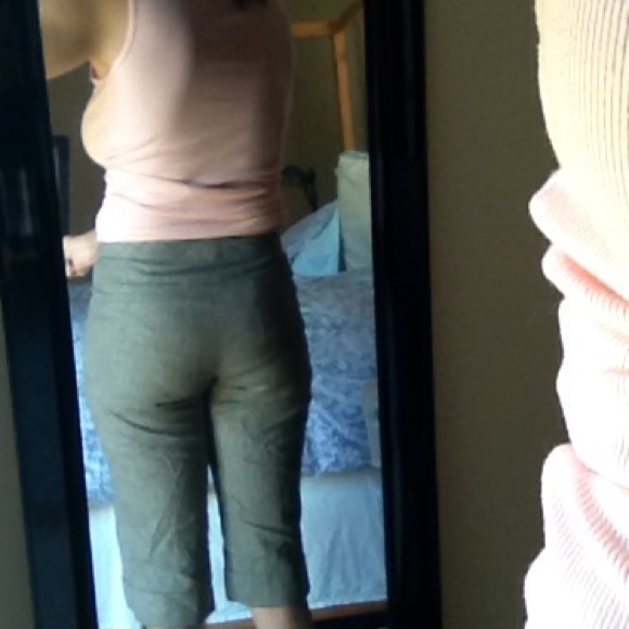 BR contoured fit professional capris. - Picture 3 of 4