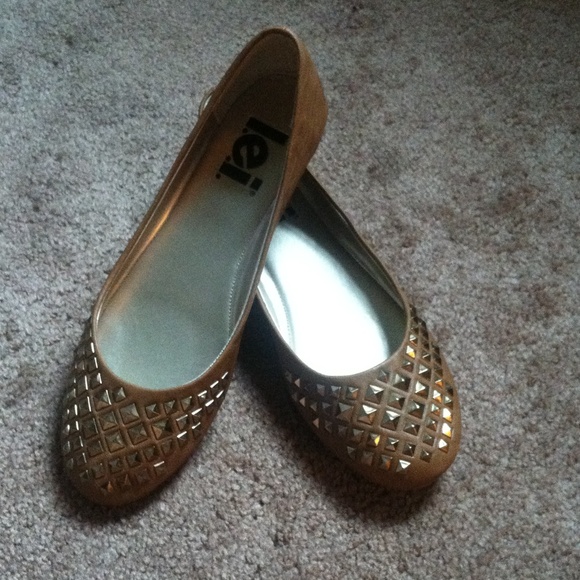 Studded tan flats! - Picture 1 of 3
