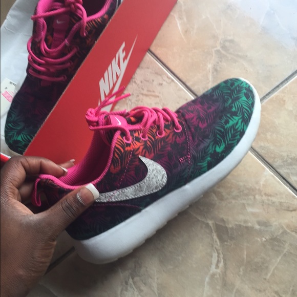 Roshe Run Palm Trees - Picture 2 of 3