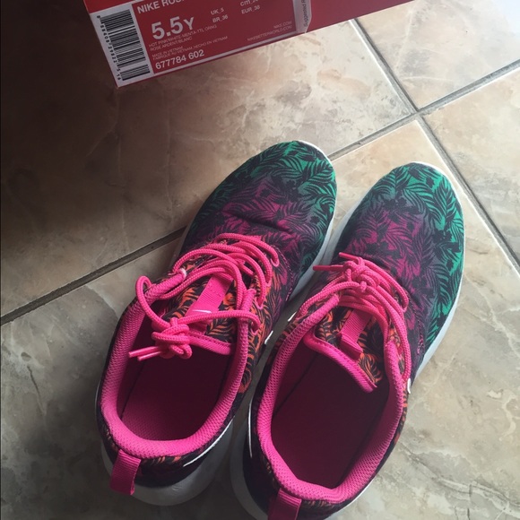 Roshe Run Palm Trees - Picture 3 of 3