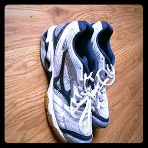 Mizuno volleyball court shoes