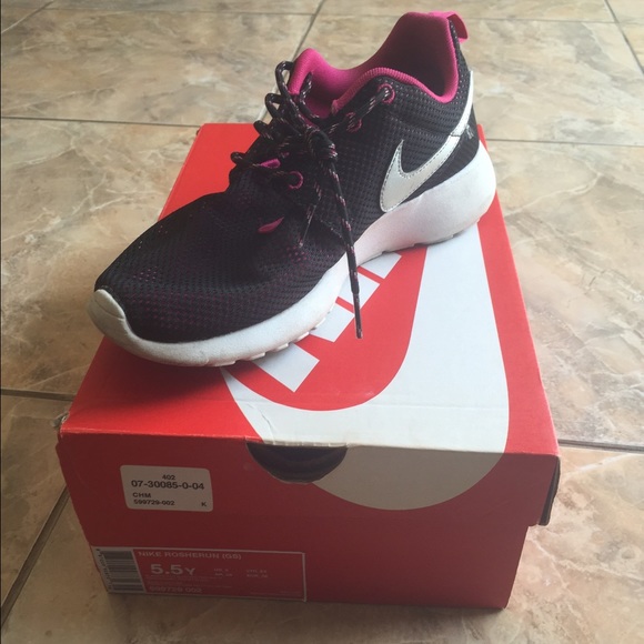Roshe Run Pink & Black.