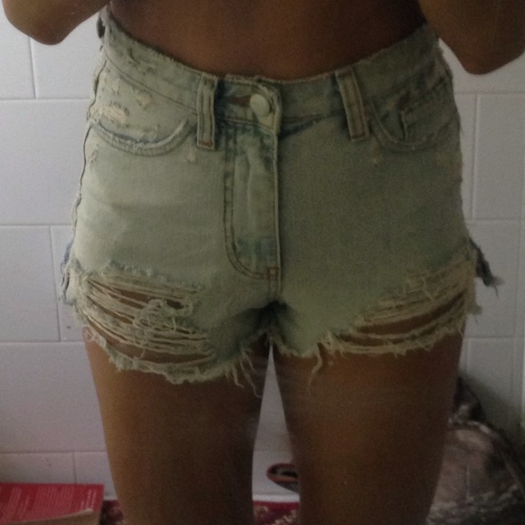 Nasty Gal distressed denim shorts. - Picture 4 of 4