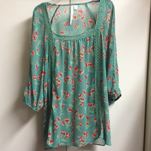 Lauren Conrad L Tulip Blouse