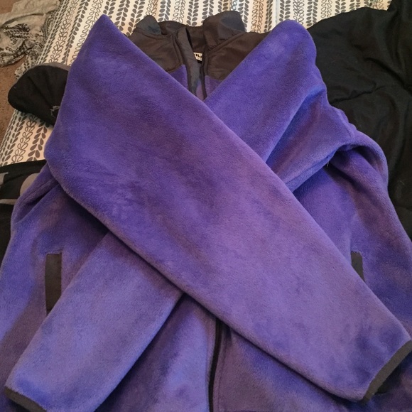 "fila sports" zip up jacket.