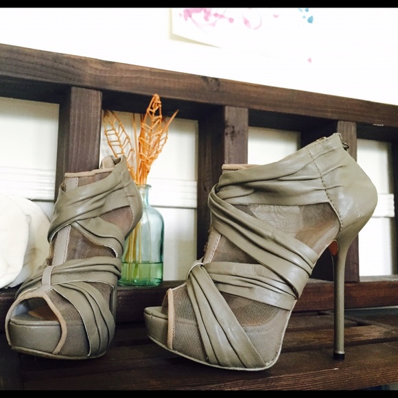 ‼️SOLD‼️L.A.M.B. Platform bootie peep toe heels - Picture 1 of 4