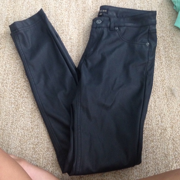 Leather snakeskin skinny pants