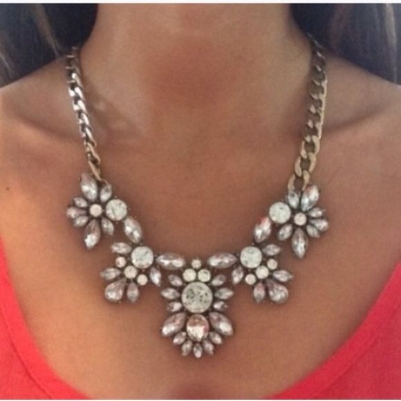❗️BESTSELLER❗️ CRYSTAL FLORAL STATEMENT NECKLACE - Picture 2 of 4