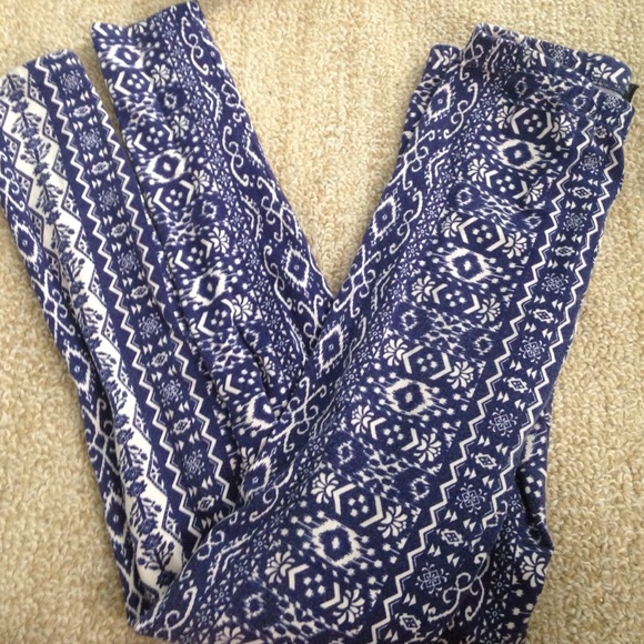 Blue patterned leggings