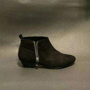 1 inch heel black boots
