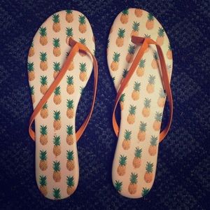 FINAL PRICE NWOT Lauren Conrad 🍍 flip-flops