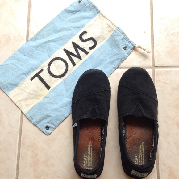 Black comfy Toms!