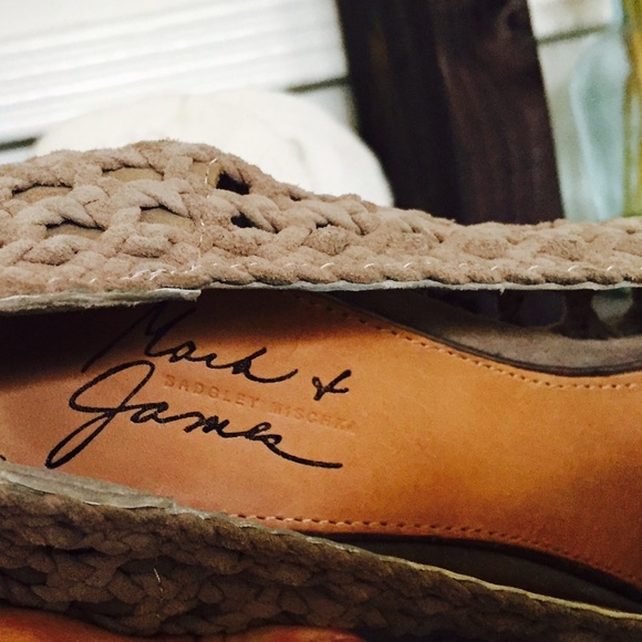 ‼️SOLD‼️MARK & JAMES Badgley Mischka sandal heels - Picture 3 of 4