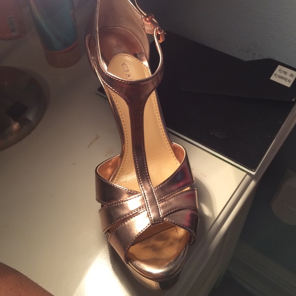 Gianni Bini Metallic gold heels