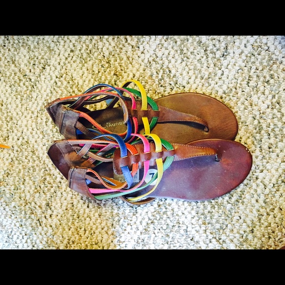 Sandals with colorful straps zips up in the back
