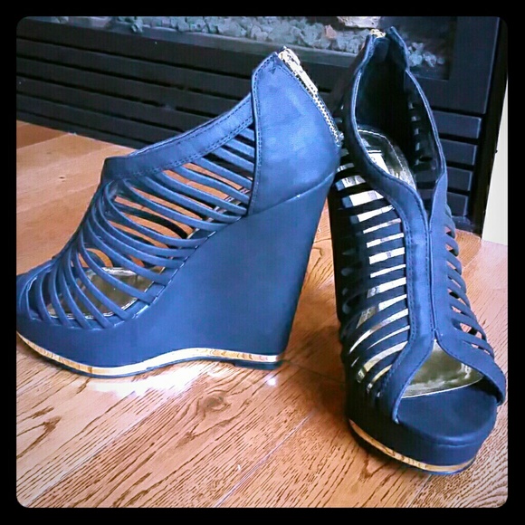 Steve Madden Black Wedges