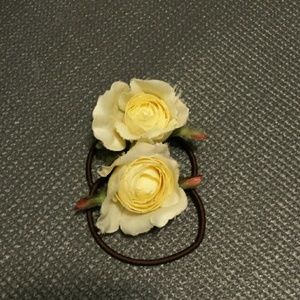 2 rose hair ties