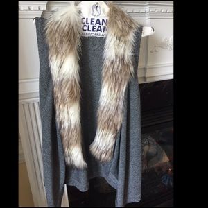 Vest with fur