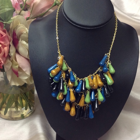 🌺Beautiful Handmade Polymer Clay Gold Necklace. - Picture 2 of 2