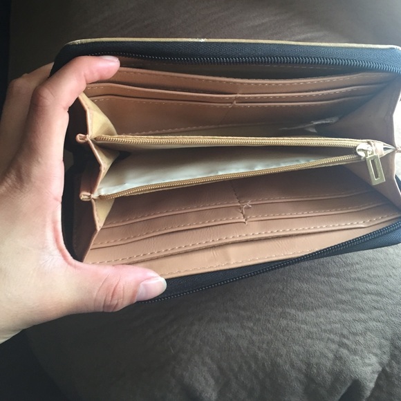 Tan with black and gold Guess wallet - Picture 3 of 4