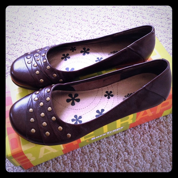 Bare Traps brown flats shoes with studs size 6! - Picture 1 of 1