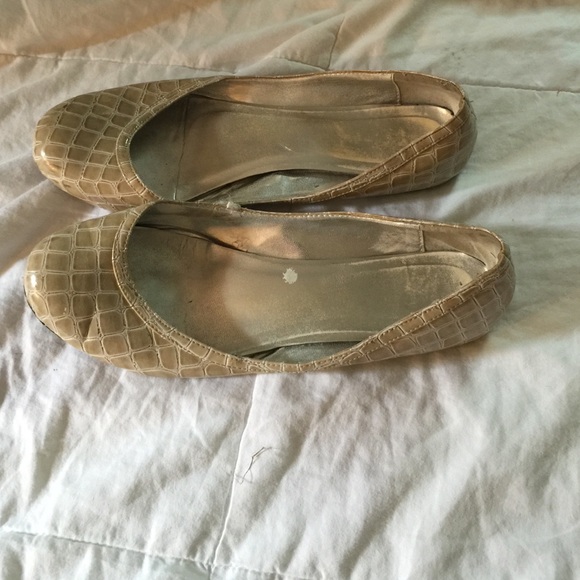 Flats - Picture 1 of 3